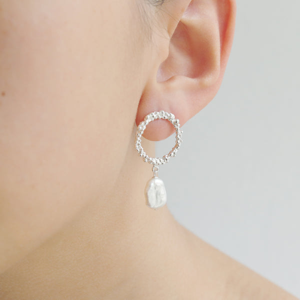 Textured Circle Pearl Earrings