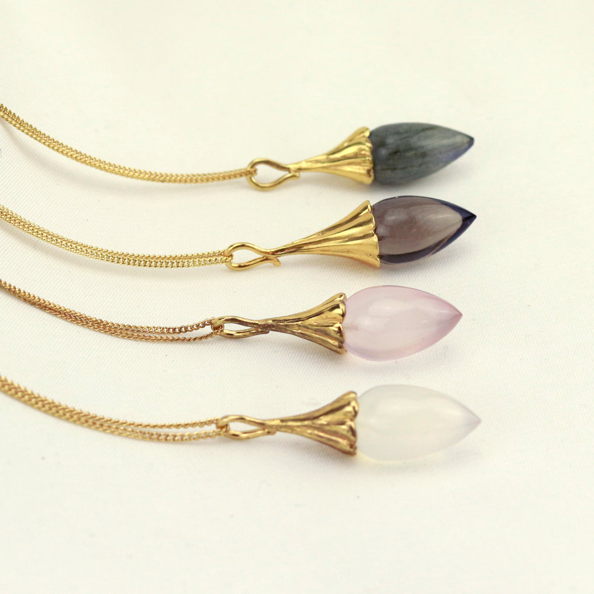 Charming acorn pendant, designed in gold, showcasing intricate details and a polished finish.