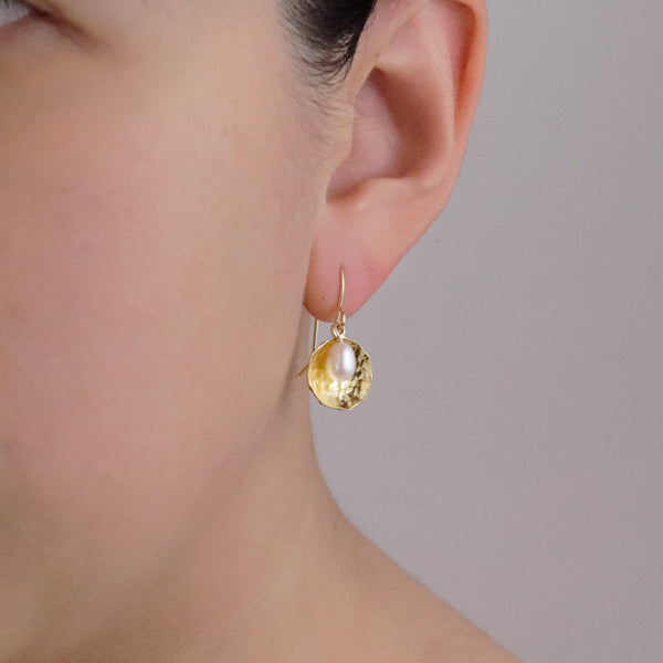 Hammered Disc & Rice Pearl Earrings