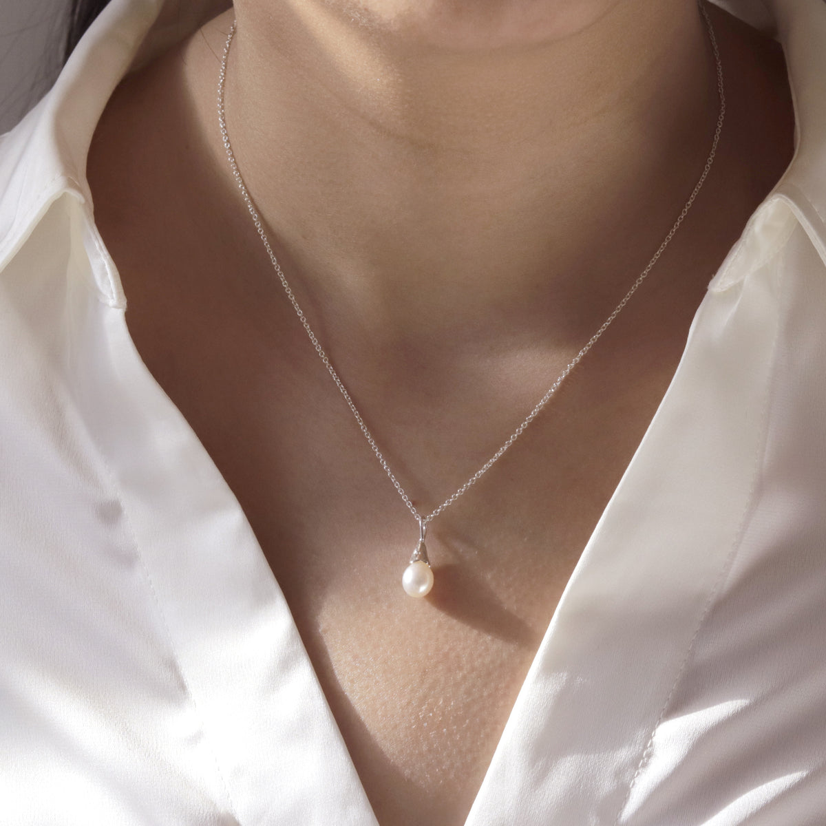 Flower Bud Pearl Necklace