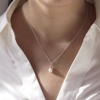 Flower Bud Pearl Necklace