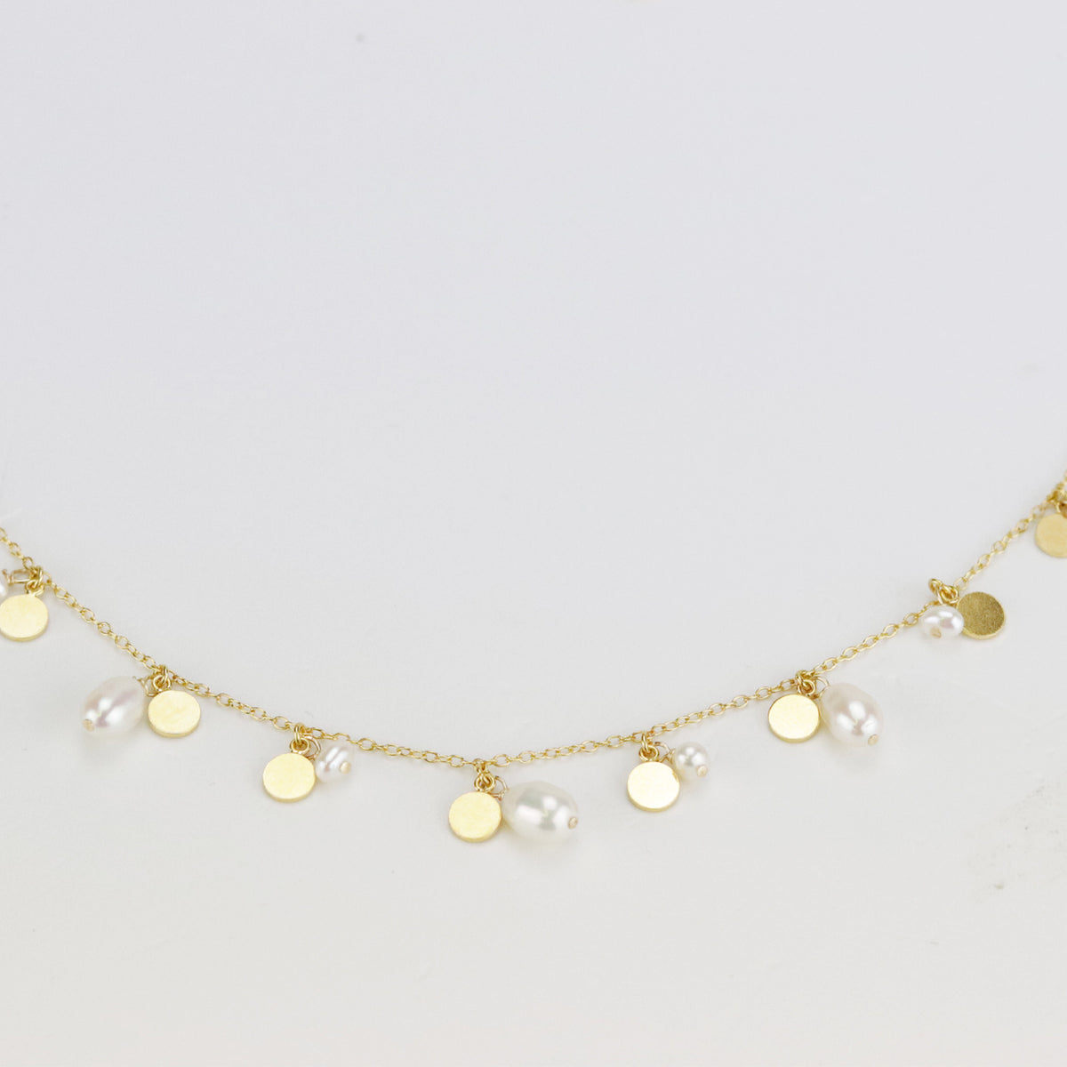 Shimmery Discs & Pearls Necklace