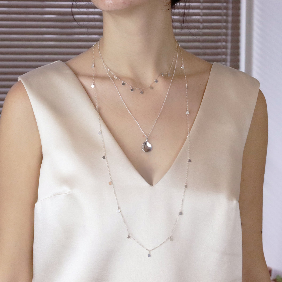 Shimmery Discs Necklace