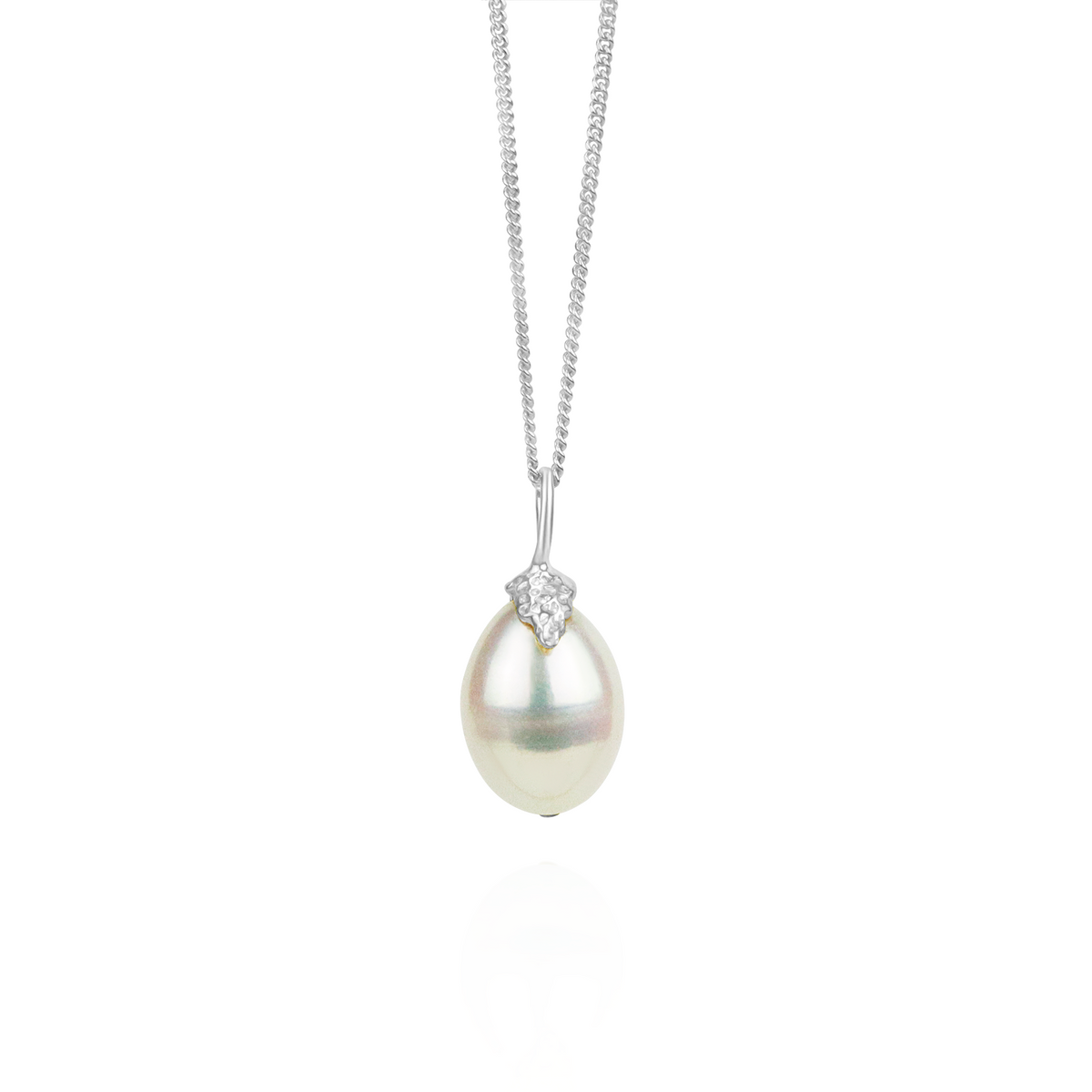 Elegant single pearl necklace featuring a unique textured detail for a sophisticated look.