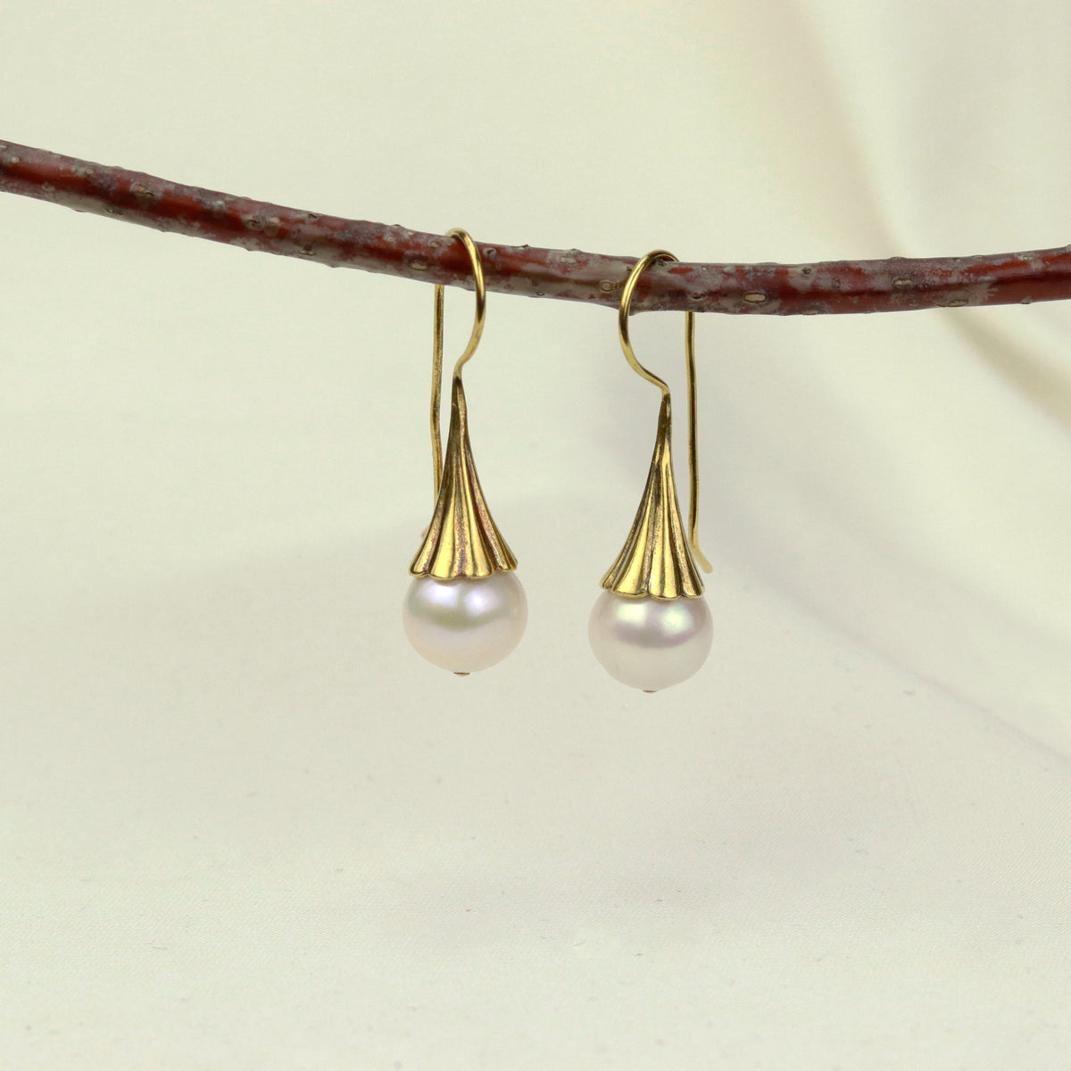 Elegant white pearl earrings, featuring a classic design that adds sophistication and timeless beauty to any outfit.