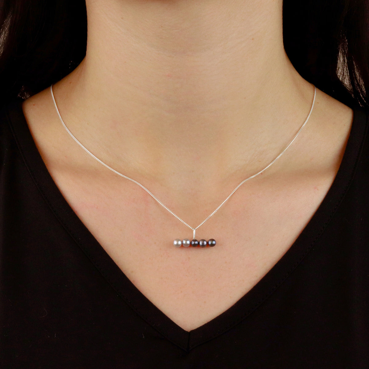 Contrasting Pearl Bar Pendant Necklace