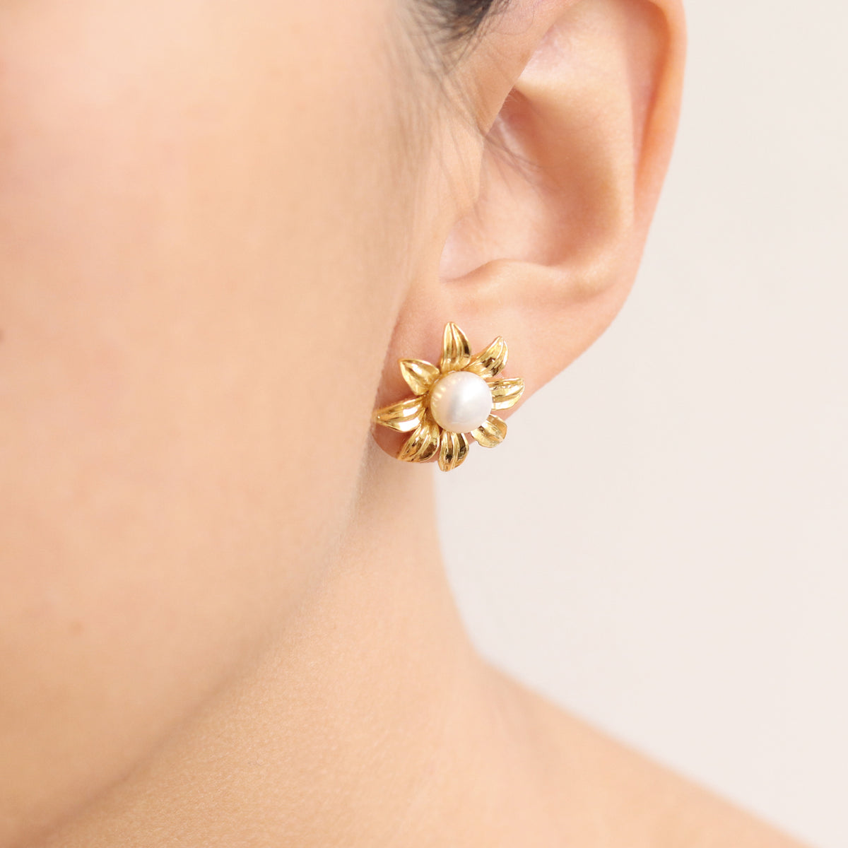 Flower Pearl Stud Earrings