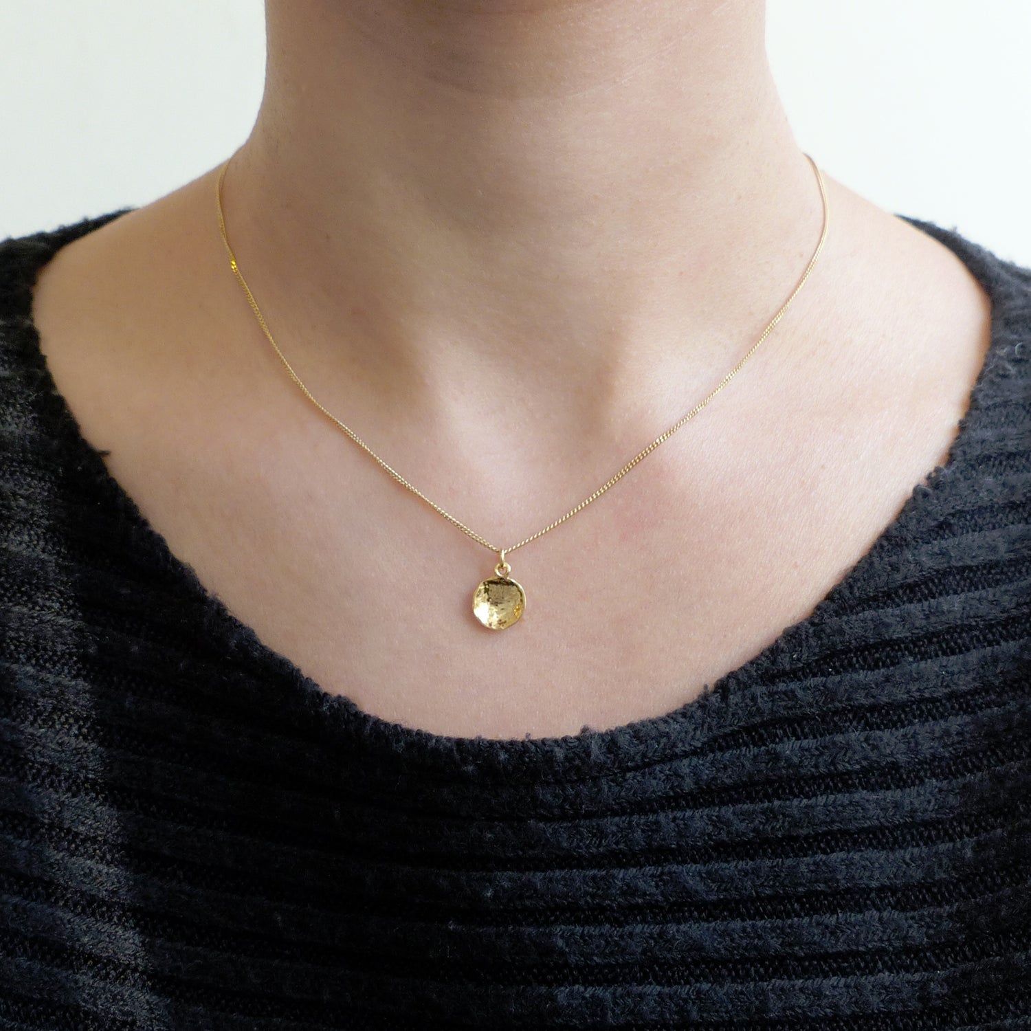 Small gold deals disc necklace