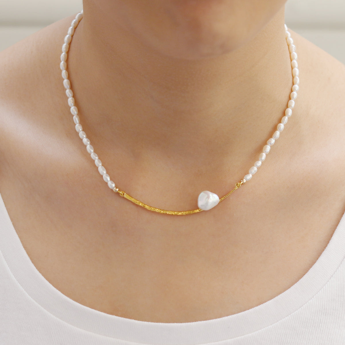 Hammered Bar & Pearl Necklace